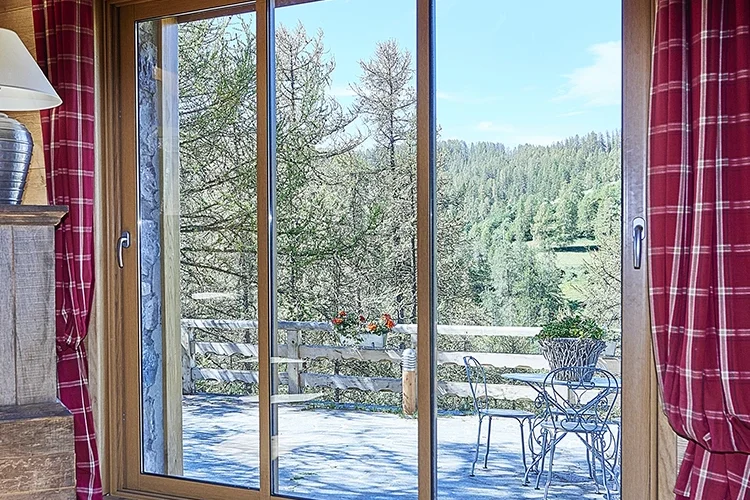 Baie_vitree_3_vantaux_aluminium_effet_bois Baies coulissantes en bois