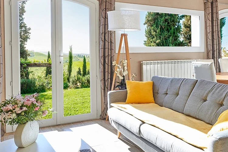 Porte_fenetre_deux_vantaux_PVC_blanche_salon