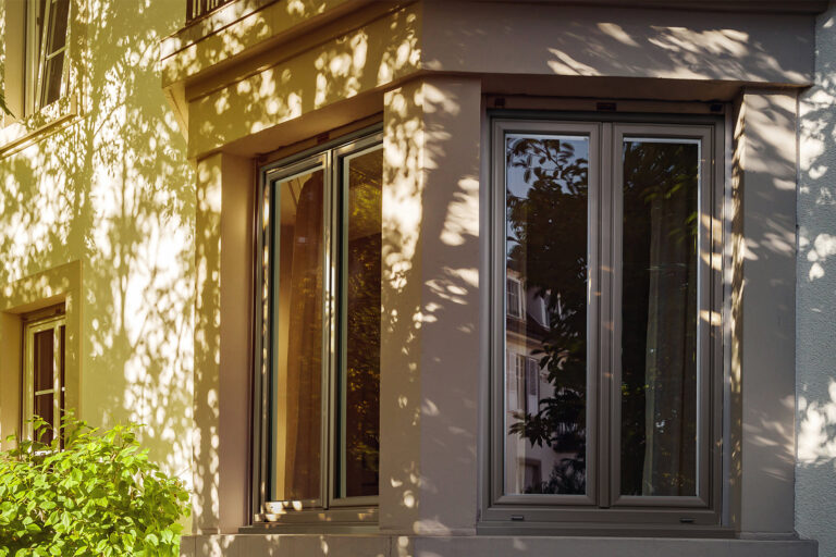 Fenêtre Préfal Exigence 80 installée sur une habitation Fenêtre Préfal Exigence 80 installée sur une habitation