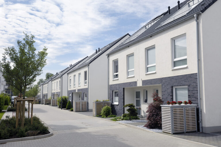 Contemporary twin houses / New settlement Volets sur mesure