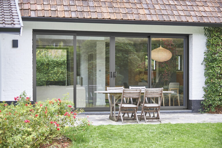 ALAMBRA_15 Une baie vitrée coulissante