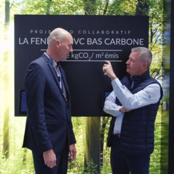 BATIMAT2024 😉 Le mouvement est en marche.De nombreux industriels œuvrent activement pour développer des produits moins consommateurs en CO2. 🚵‍♀️ Et à l'occasion de Batimat, nous présentons sur notre stand, notre premier concept "windows" de fenêtre bas carbone en PVC. 

Nous allons continuer à investir dans le développement de cette fenêtre qui permettrait de réduire de 45% les émissions de CO2 en KG/CO2 m2. Ce projet encore à l'étude est mené en collaboration avec d'autres industriels engagés : GEALAN France / Saint-Gobain / SOFERMI. 

A découvrir jusqu'à ce jeudi, stand Hall 4 E058 !