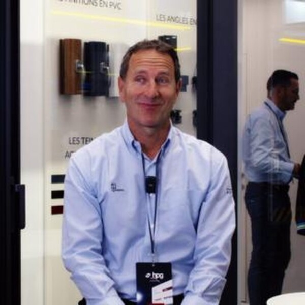 Batimat2024 Laurent Goossens, Directeur marketing et commercial de la marque Prefal vous présente l’impressionnant coulissant XL de la gamme Allure en tout aluminium. Ce produit est une nouveauté à découvrir sur notre stand jusqu’à jeudi, Hall 4 Stand E050 ✌️💪